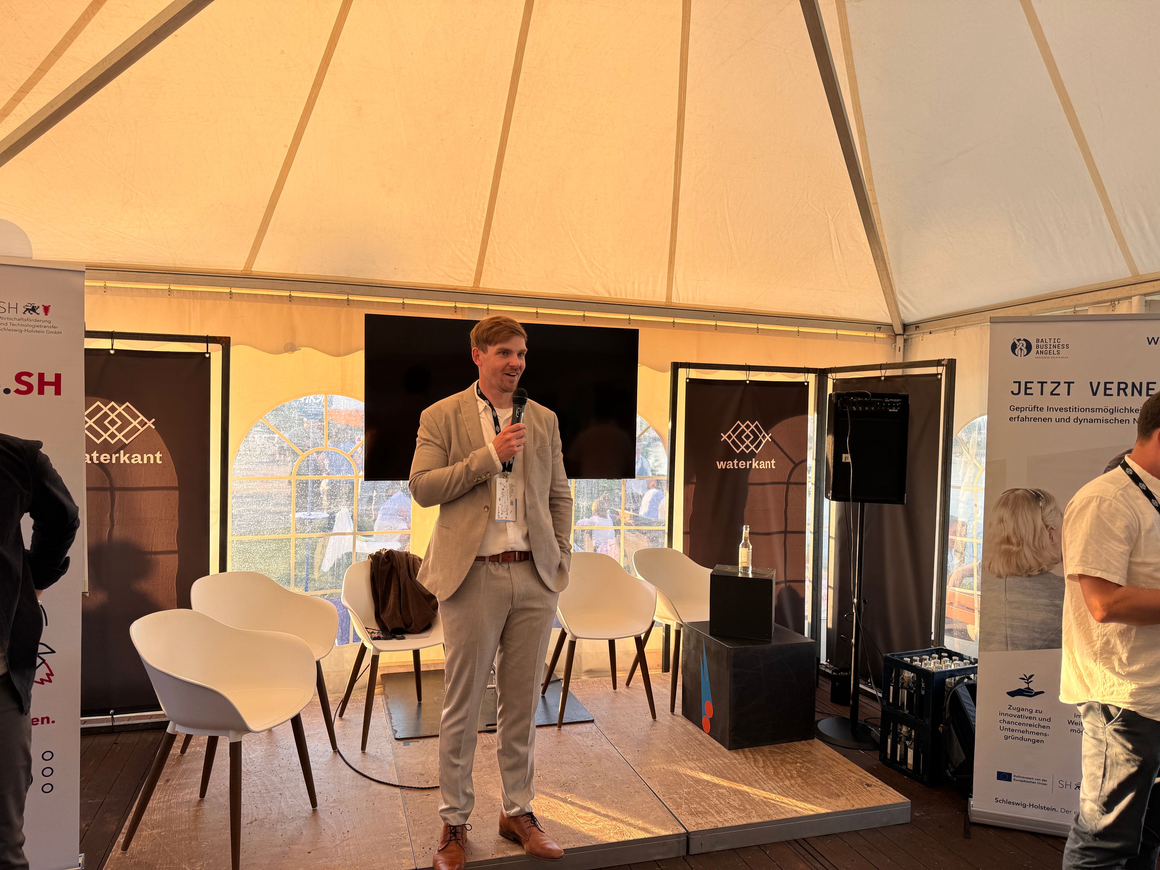 Jan Genge (KiWi) auf der Investment Vernissage auf dem Waterkant Festival