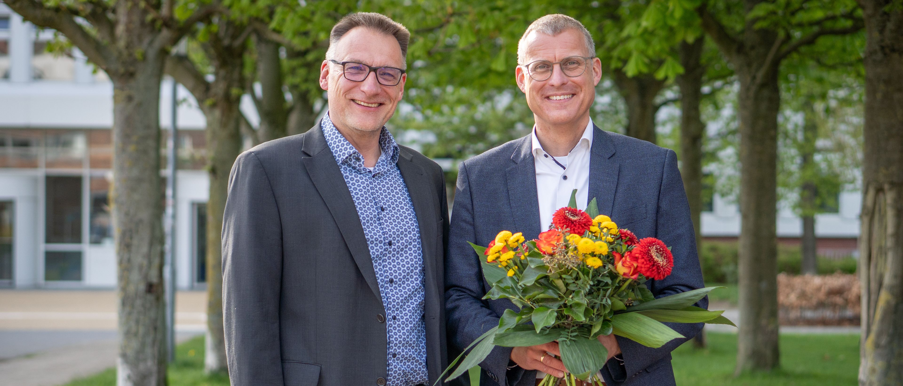 Senatsvorsitzender Prof. Dr. Claus Neumann (links im Bild) und Präsident Prof. Dr. Björn Christensen. 
