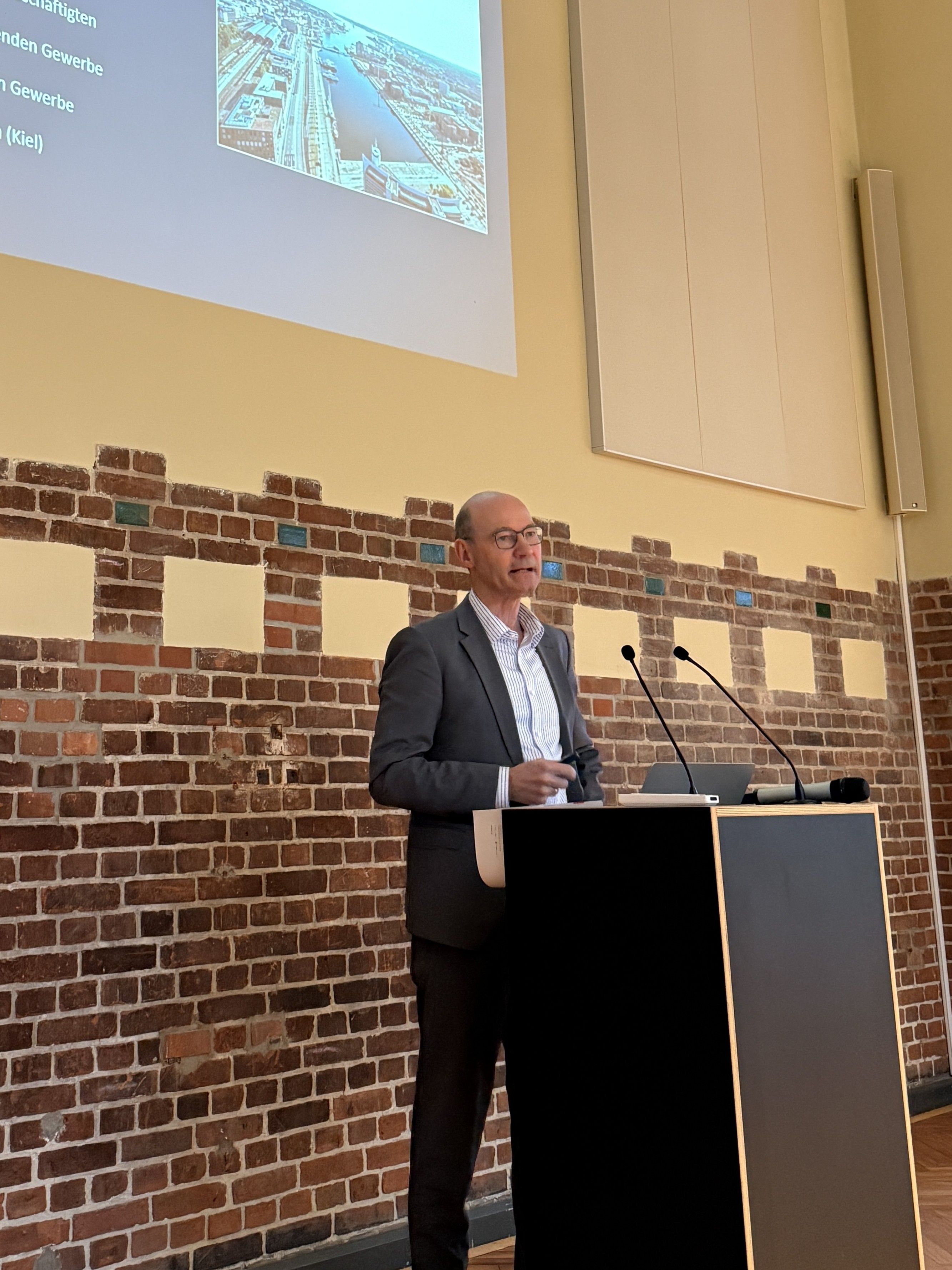 Werner Kässens, Geschäftsführer KiWi