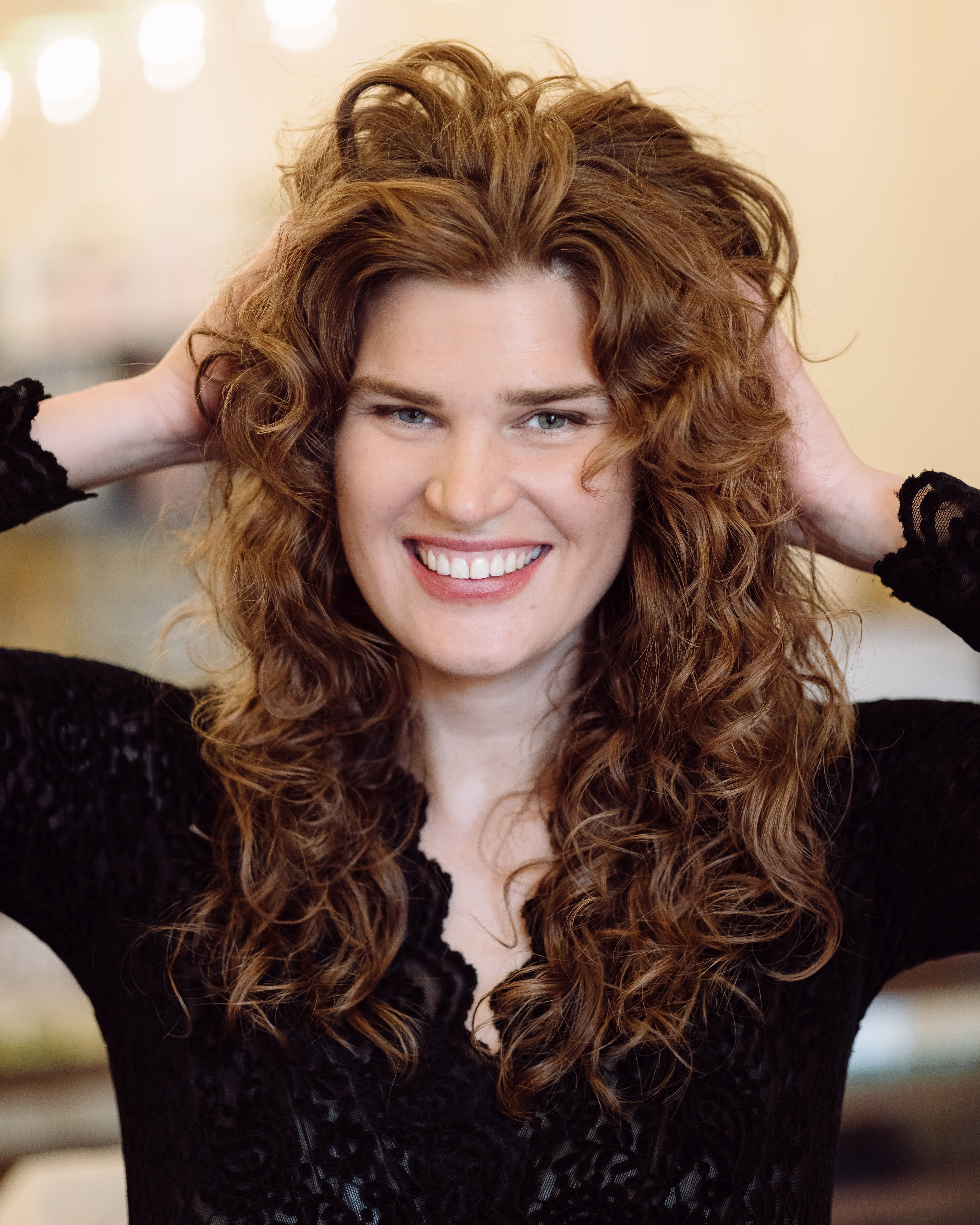 Portrait Frau mit Locken