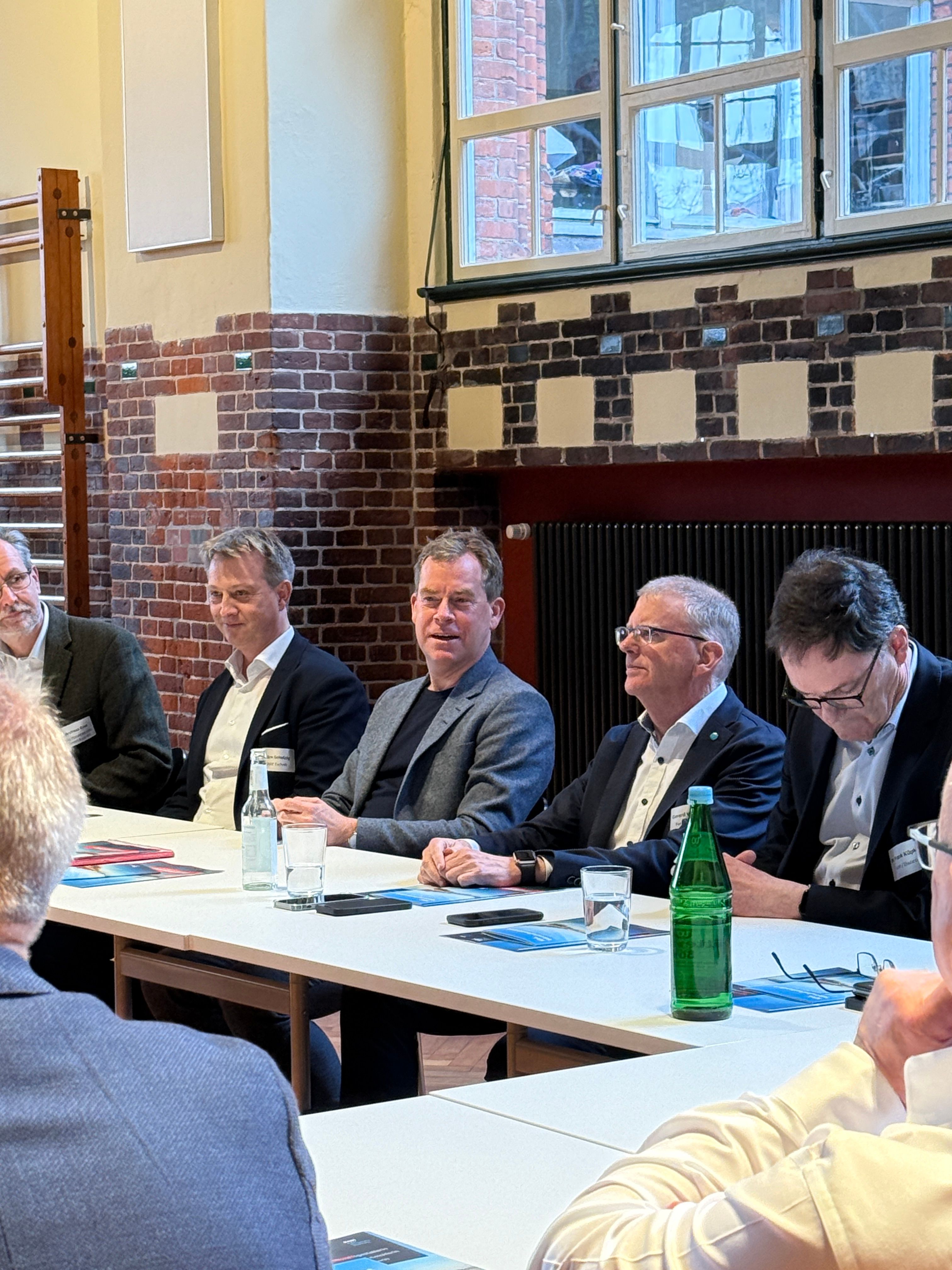 Ulf Kämpfer (Mitte), OB Landeshauptstadt Kiel