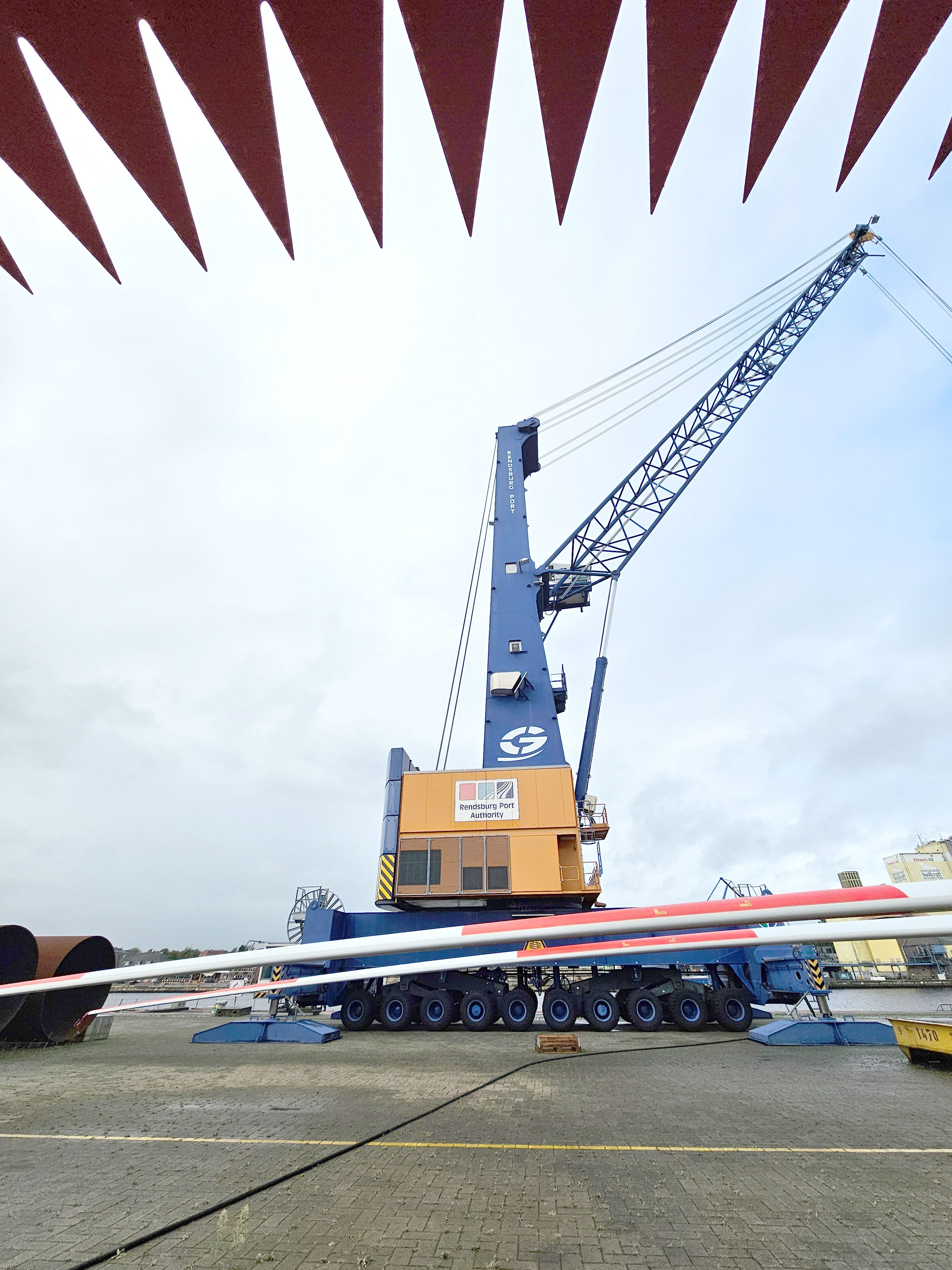 Exkursion über den Rendsburg Port - Windkraftflügel