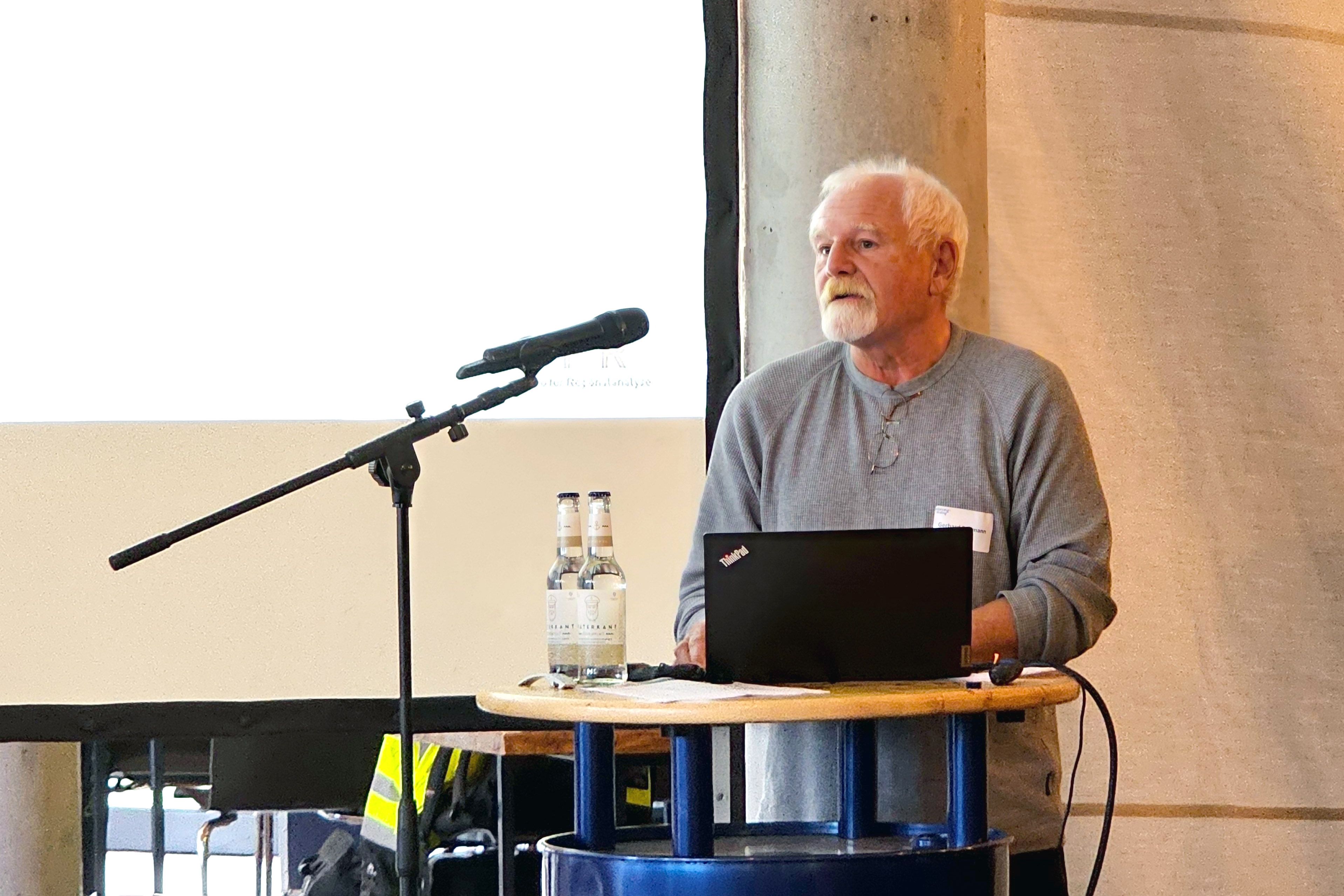 Gerhard Seltmann stellt die Ergebnisse der Analyse vor